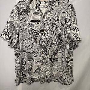 TOMMY BAHAMA Shirt Men Extra Large Gray Black Silk Floral Hawaiian Resort Button